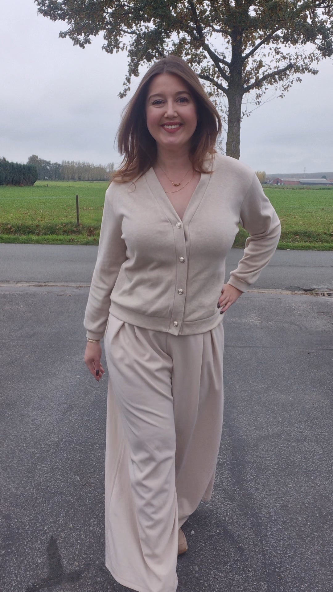 Buttoned trui met V-hals - Beige